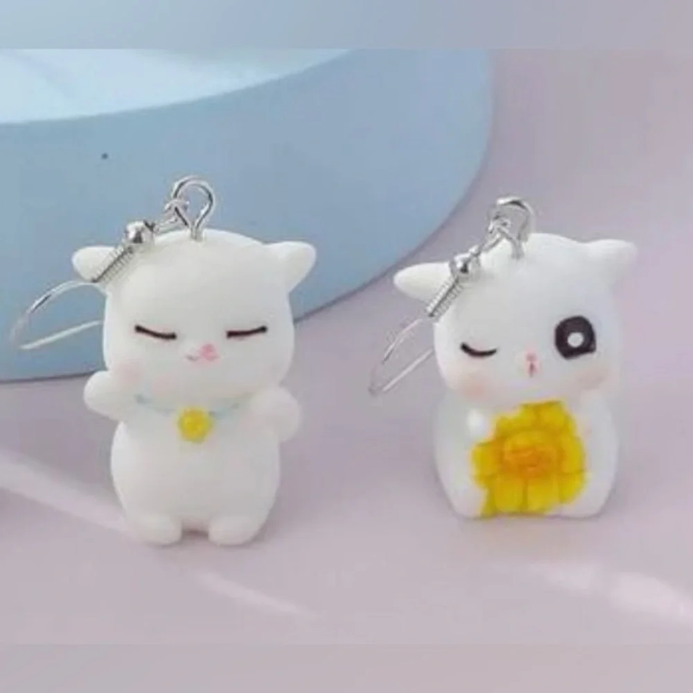 “Kawaii Kitties” Sleepy Sunflower Hug Cutesy Furry Kitten Cat Figurine Earrings